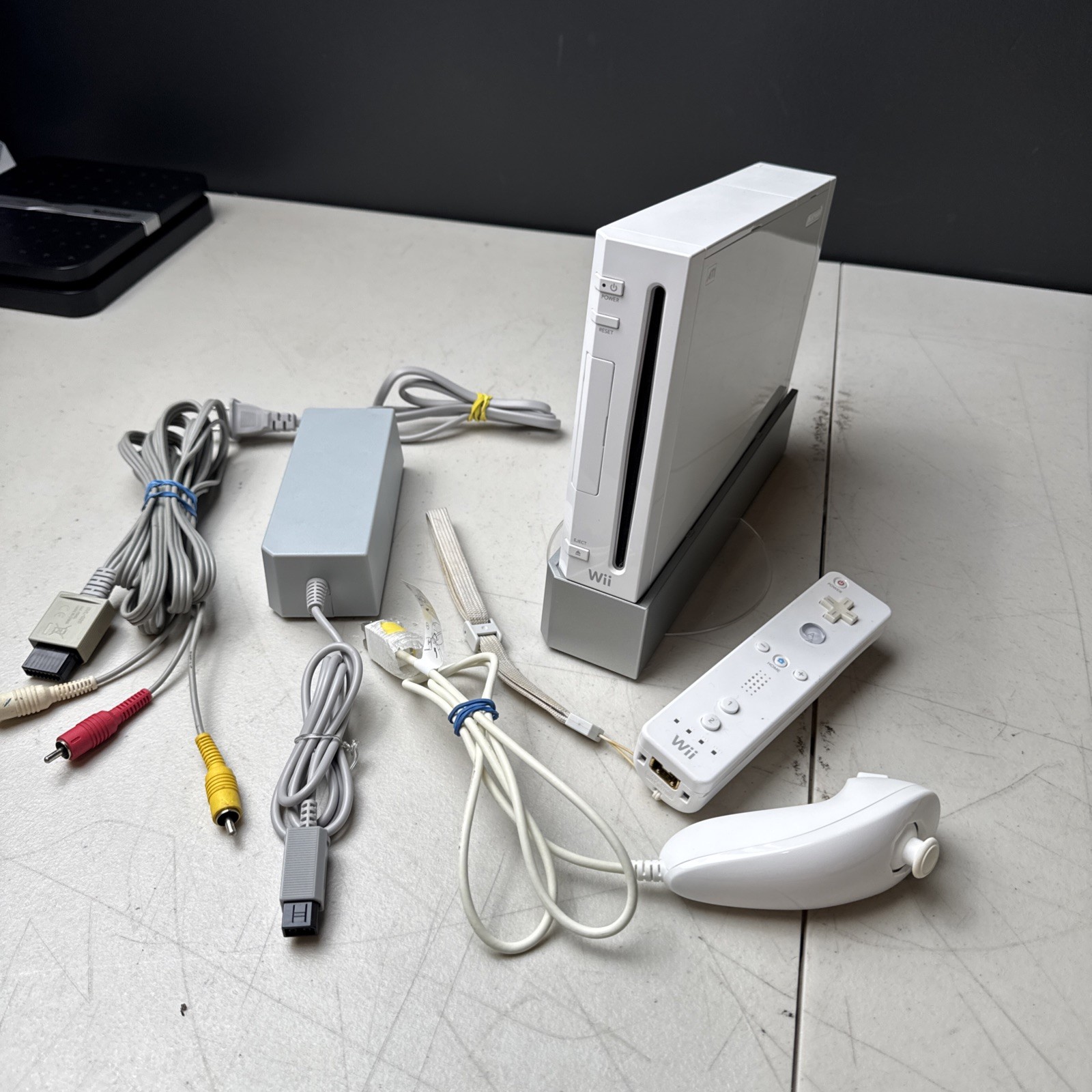 Nintendo Wii System Console White RVL-001 with Controller Tested Working