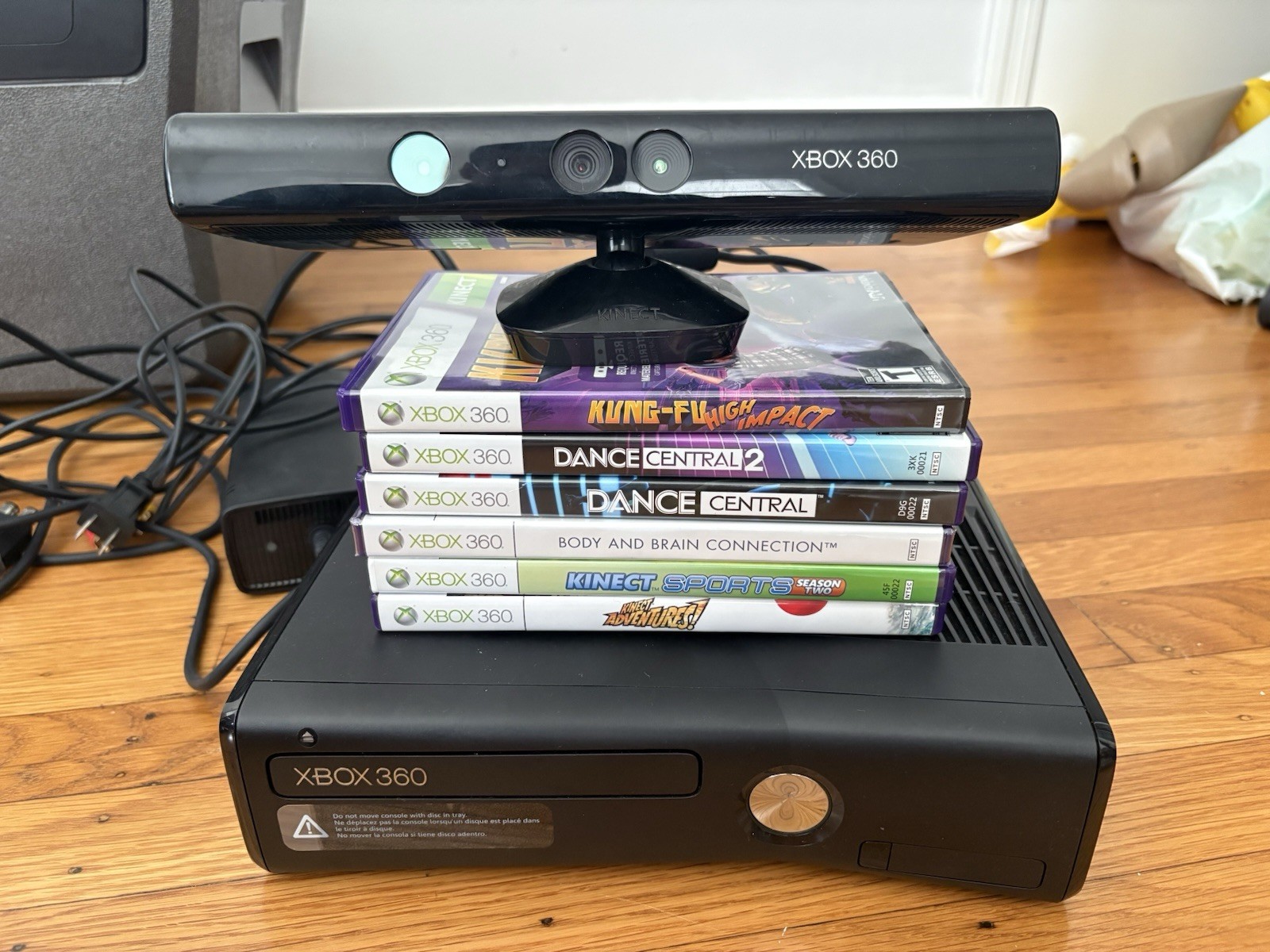 Microsoft Xbox 360 S Gaming Console and Kinect – Black – With Games & Controller