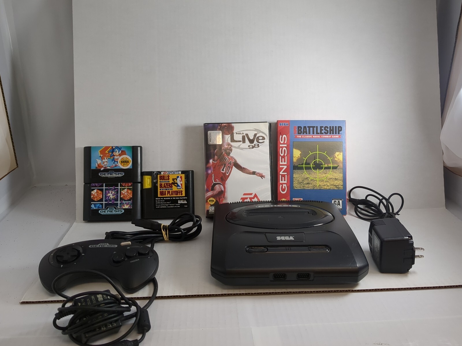 SEGA Genesis II 16MB Home Console 5 games bundle/w Sonic 2. Tested.