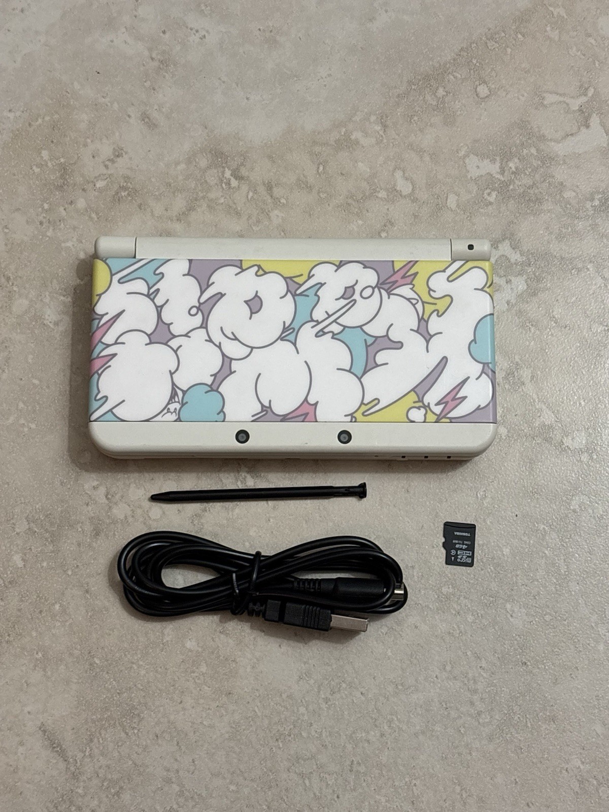 Nintendo New 3DS White Edition Handheld System Console With Charger USA Seller