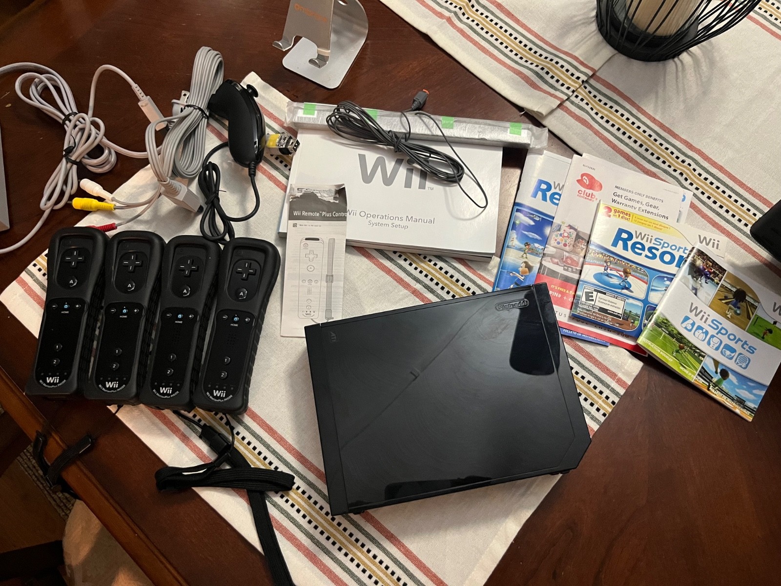 Nintendo RVLSKRP2 Wii Console with Wii Sports Resort