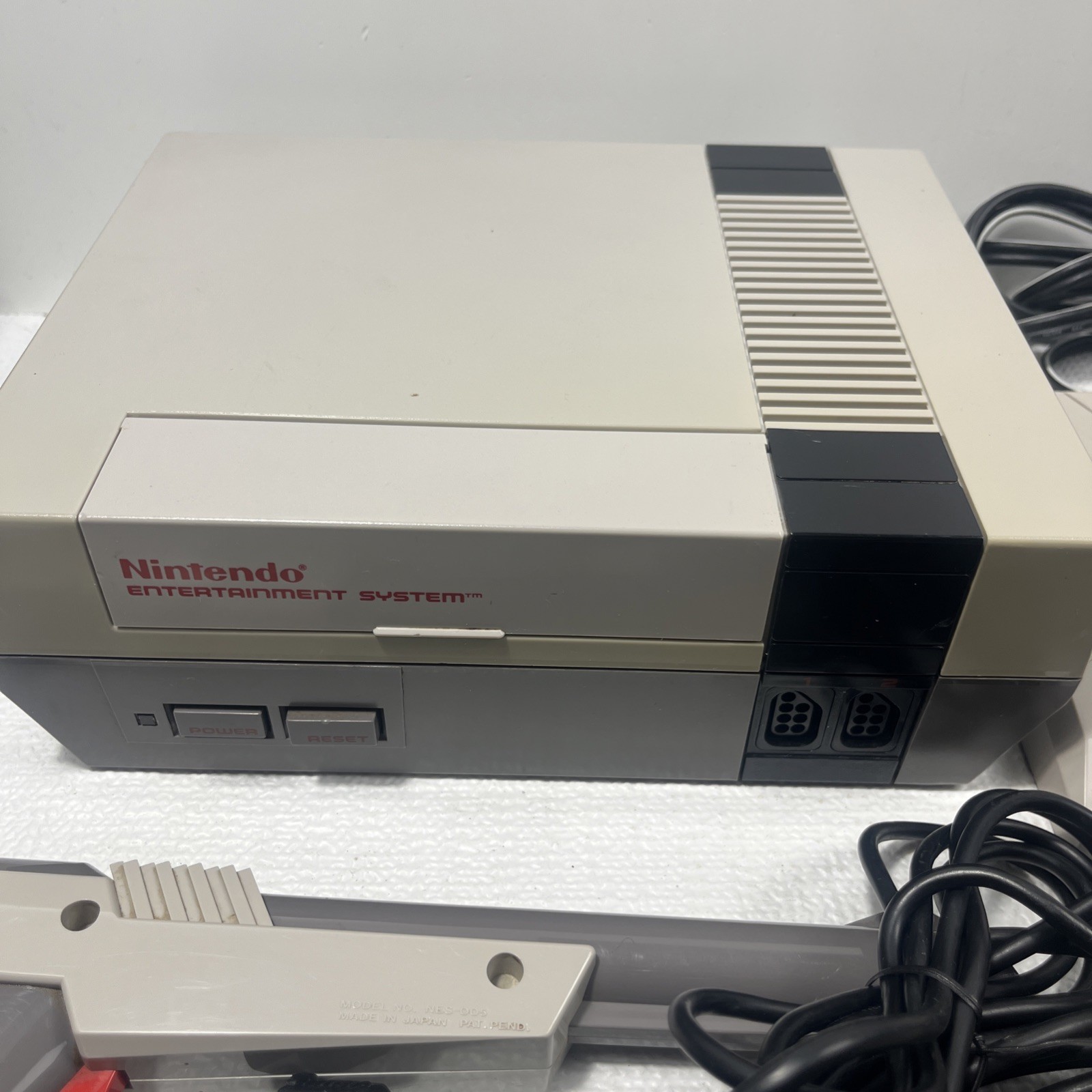 Nintendo NES Console Bundle Parts Repair Zapper NES Advantage 7 Games Powers On