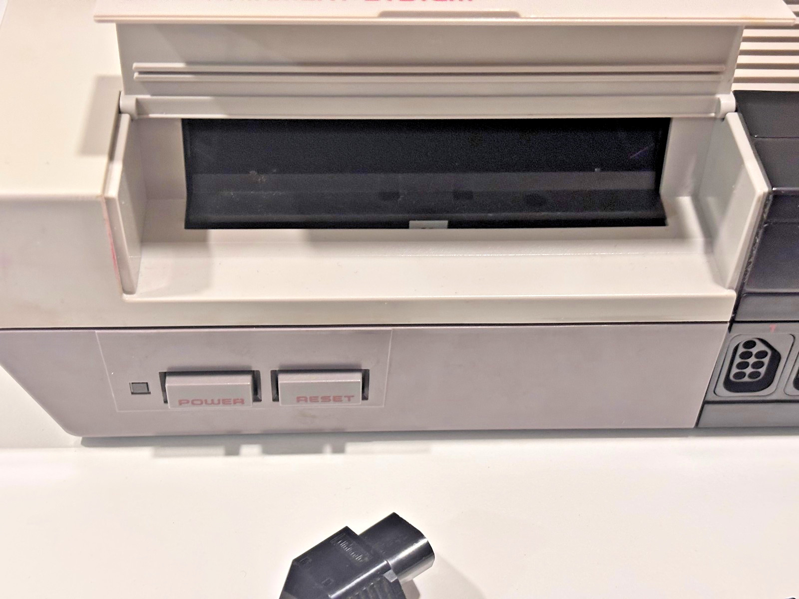 Nintendo NES (NES-001) 1985 Console w/ 2 OEM Controllers & 8 Games Bundle!