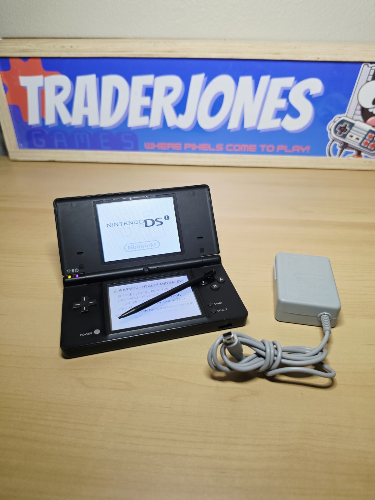 Nintendo DSi Handheld Game Console Matte Black W Stylus And Charger Tested