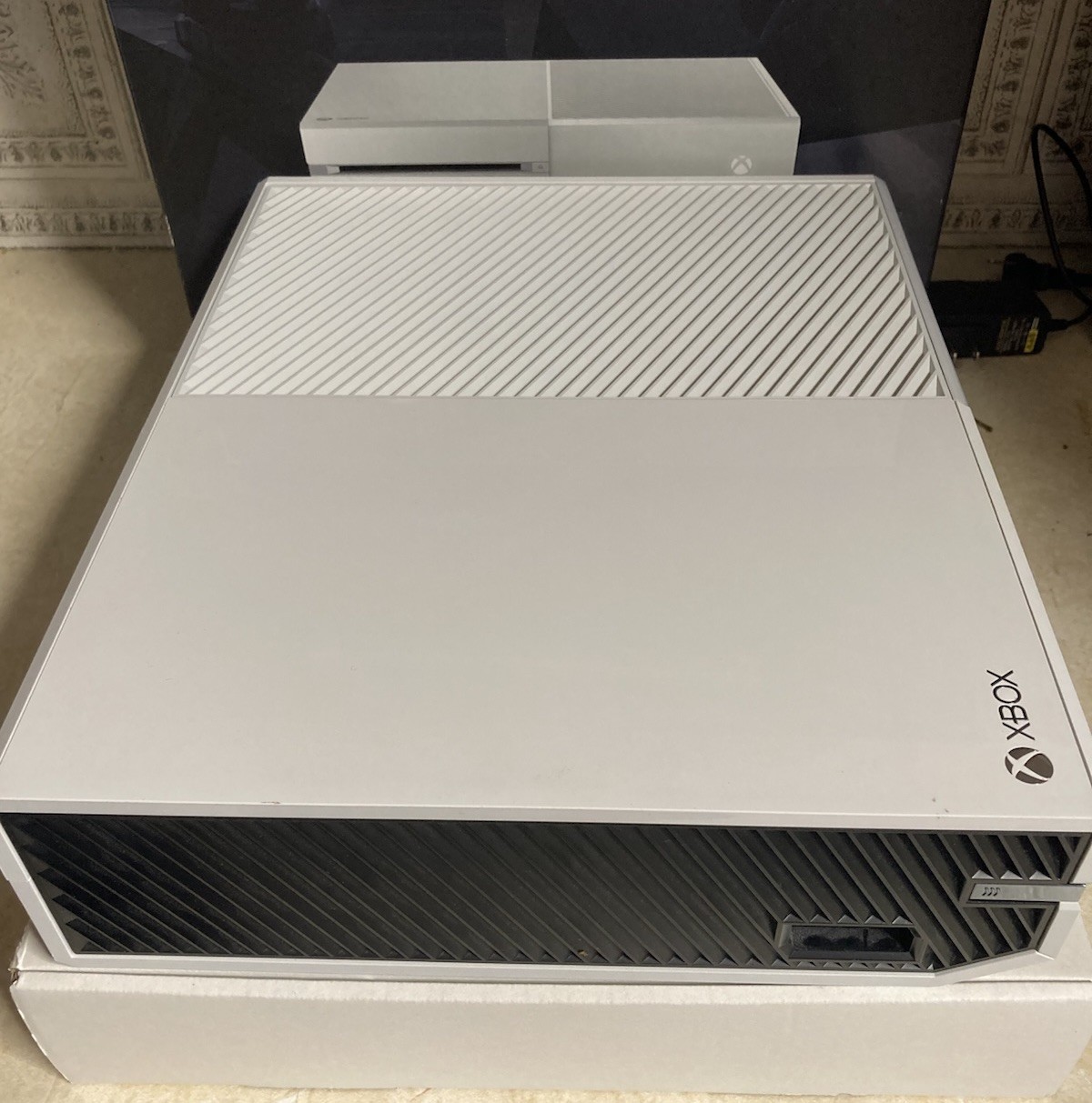Microsoft Xbox One Special 1540 500GB White Console. Halo Boxed Edition