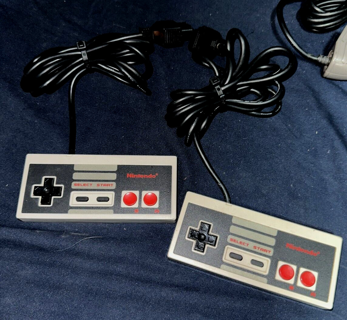 NINTENDO NES CONSOLE 3 CONTROLLERS ZAPPER ALL CORDS 7 Games TESTED WORKING 1985