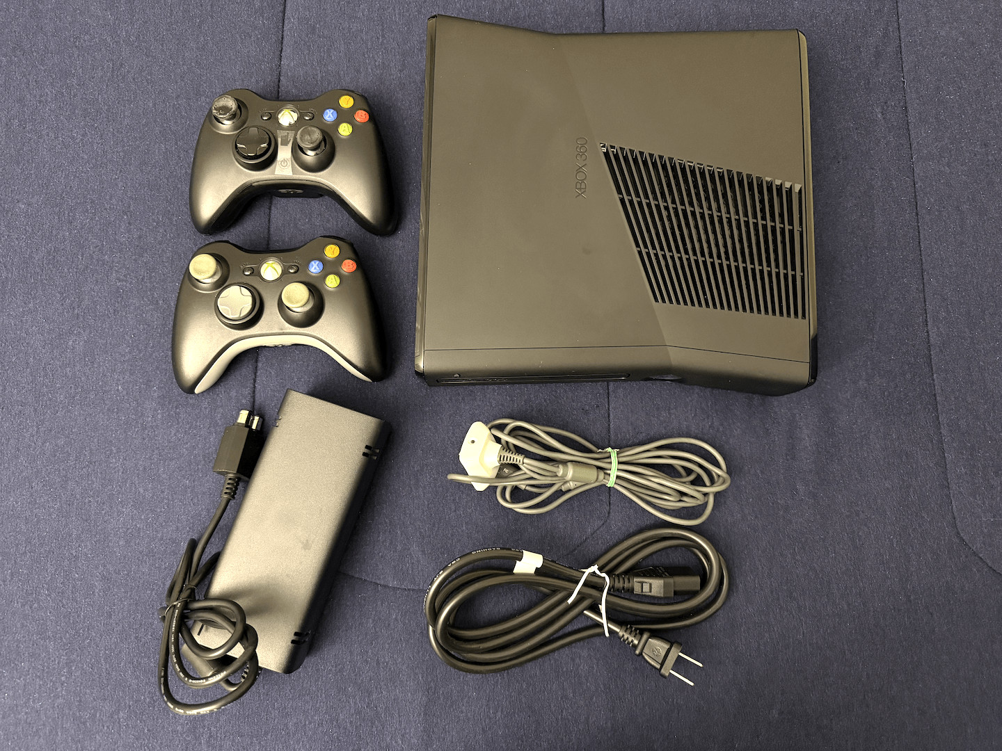 Xbox 360 S 4GB Console CIB + 250GB HD, Box, Bag, Mass Effect 2 CE, Halo Reach