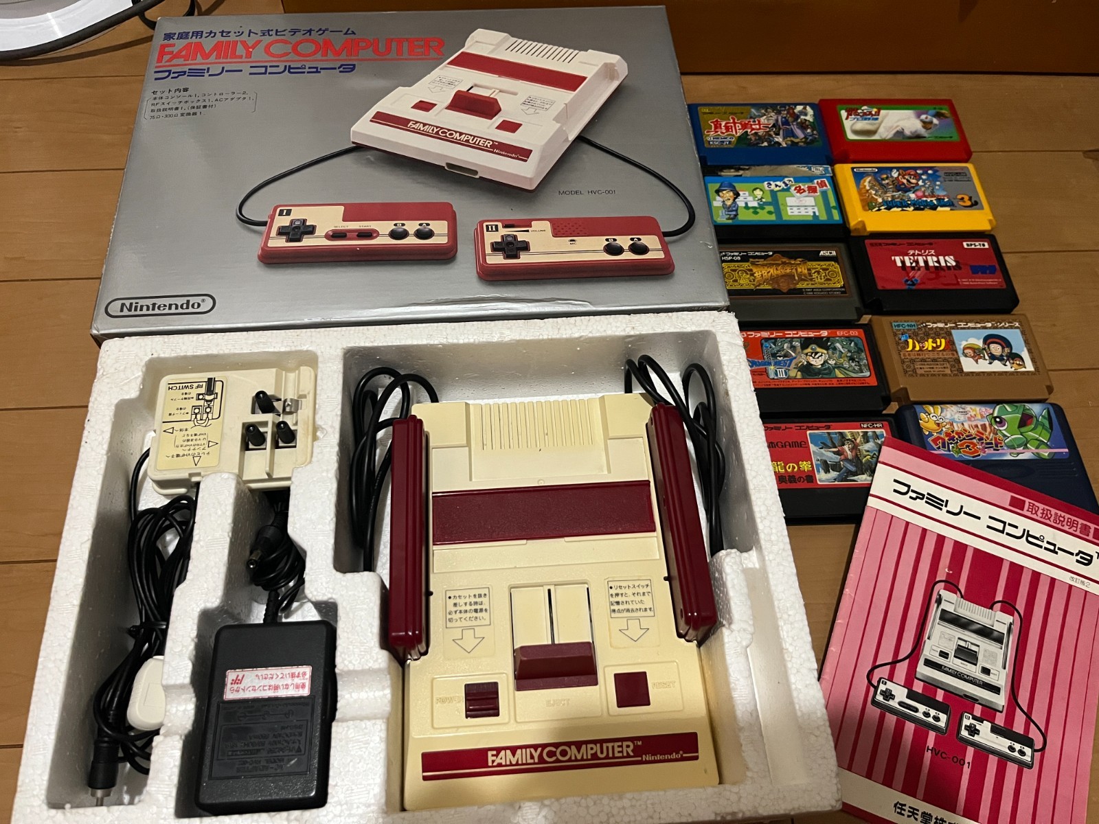 Nintendo Famicom Console with BOX and Manual, 10 Games 0614
