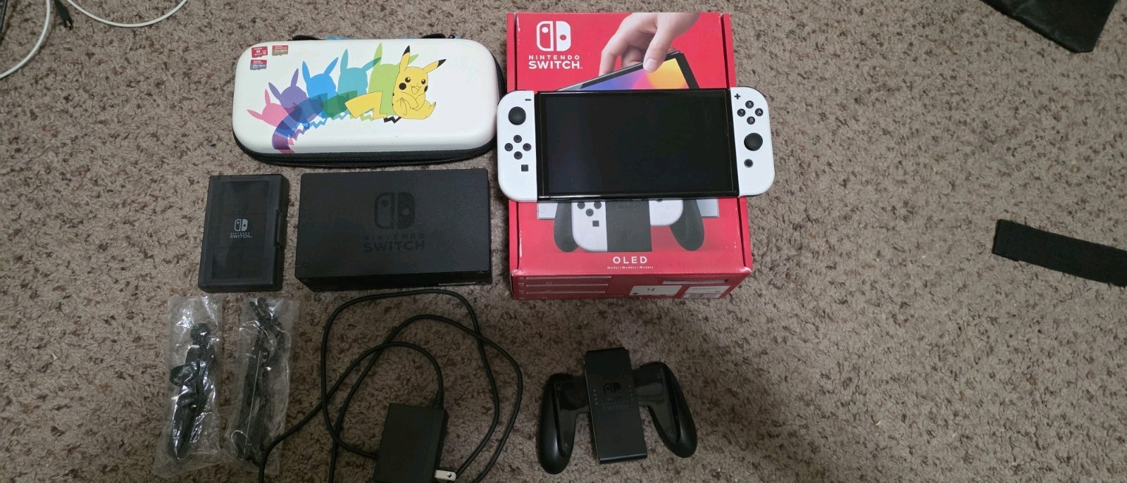 Switch OLED Mario Kart With Two 128 Gig And 32 Gig Micro SD. Case And Box