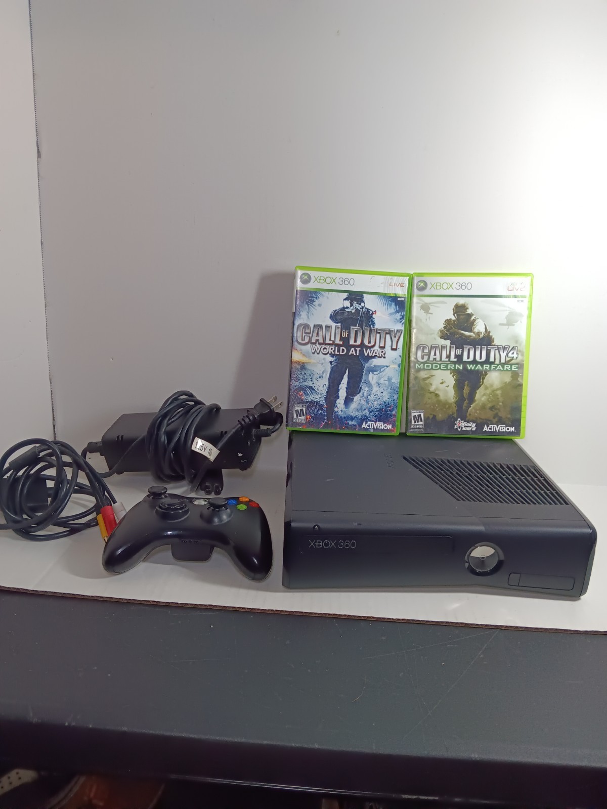Microsoft Xbox 360 S 3.2 GB Call Of Duty Modern Warfare World At War Plus Contro