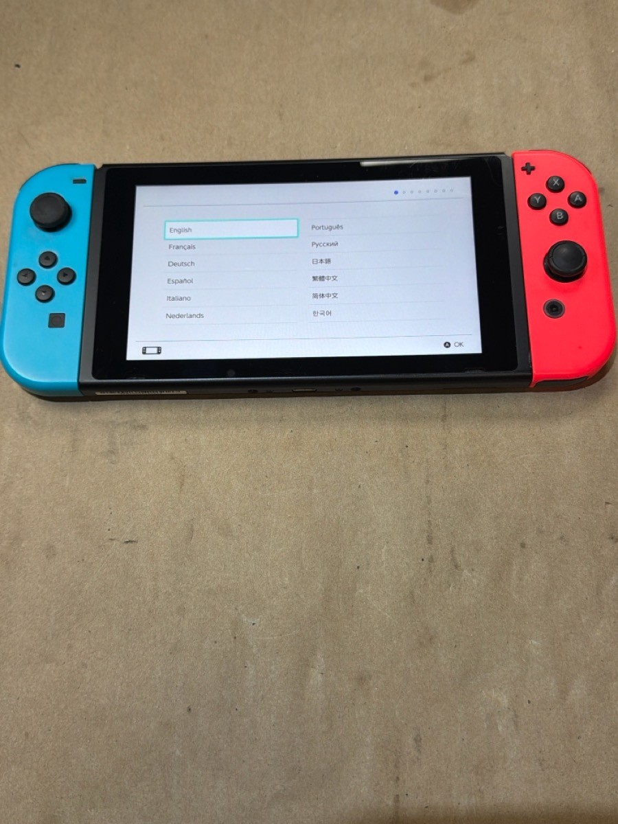 NINTENDO SWITCH HANDHELD: MODEL HAC-001 (-01) RED/BLUE, (B33004746)