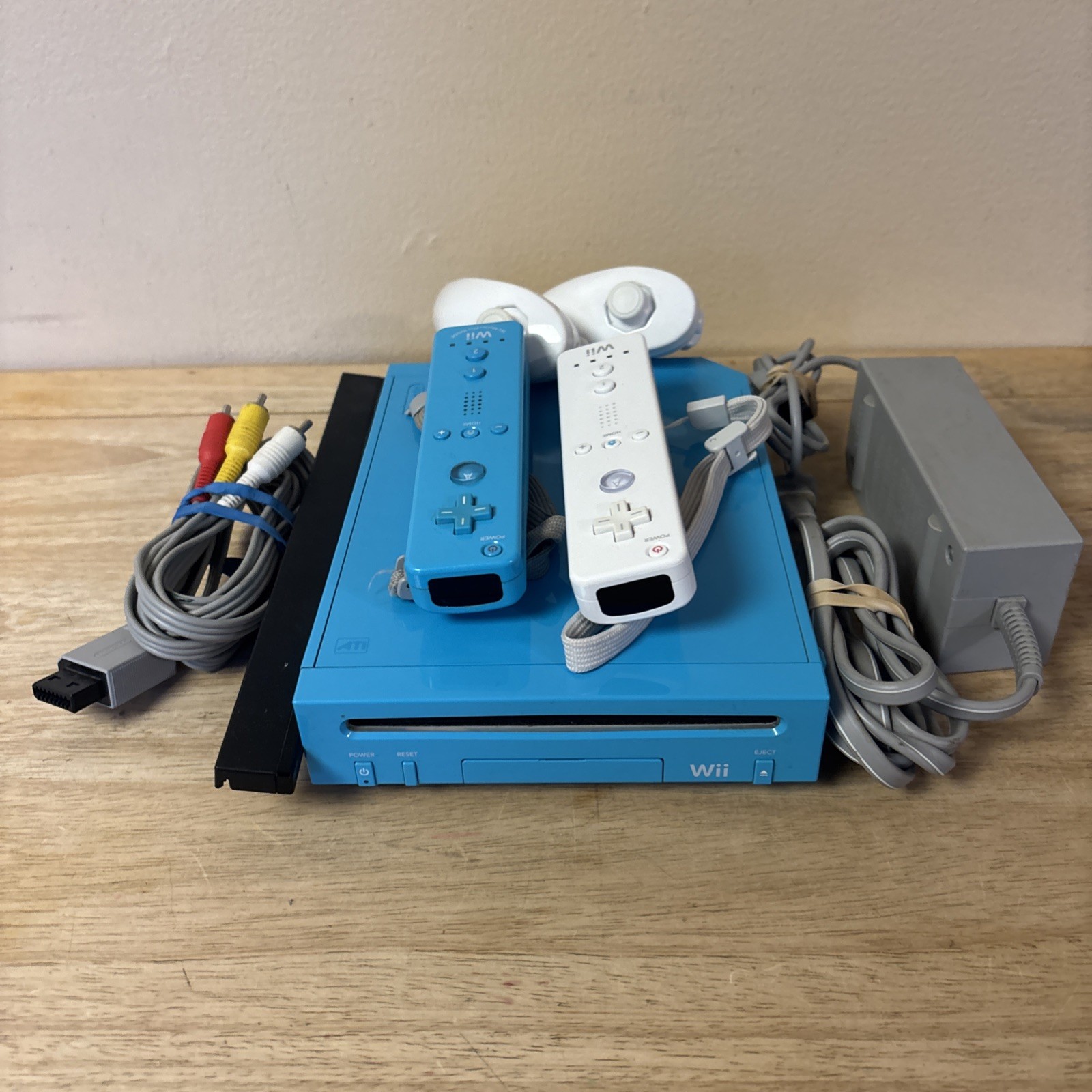 Nintendo Wii Blue RVL-101 Console Game System Working See Description Controller