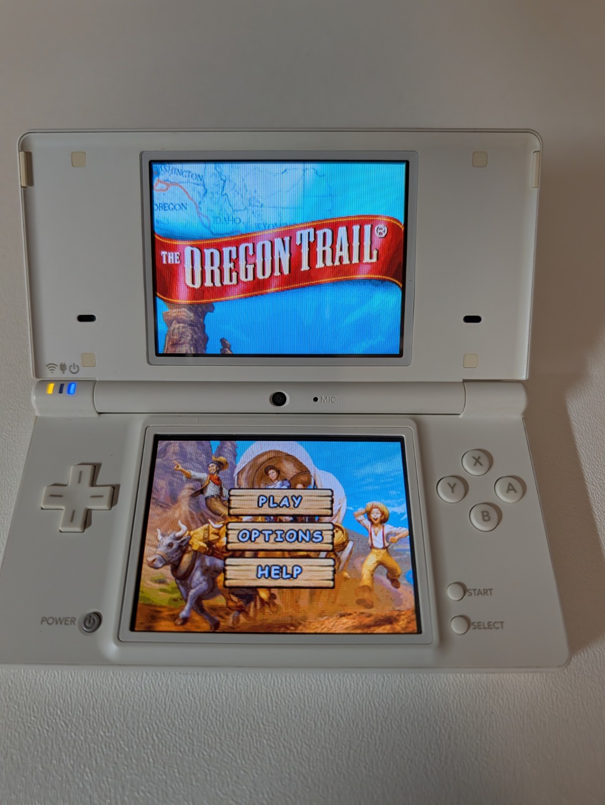 Nintendo DSi White Preloaded Library (8 games) Cartridge Game (1) Charger Stylus