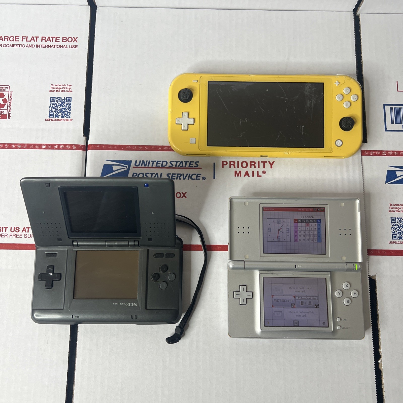Nintendo Switch Lite & 2 Nintendo DS Lite Handheld Consoles *AS IS -PARTS -READ