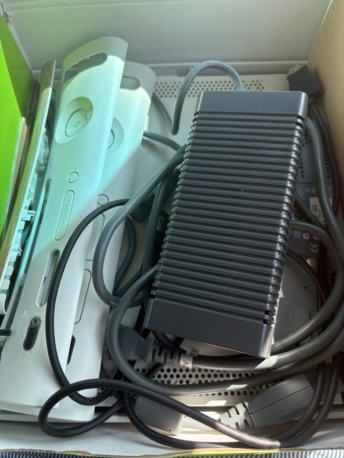 Working Microsoft Xbox 360 Core System White Console (B4K-00001) + Face Plates