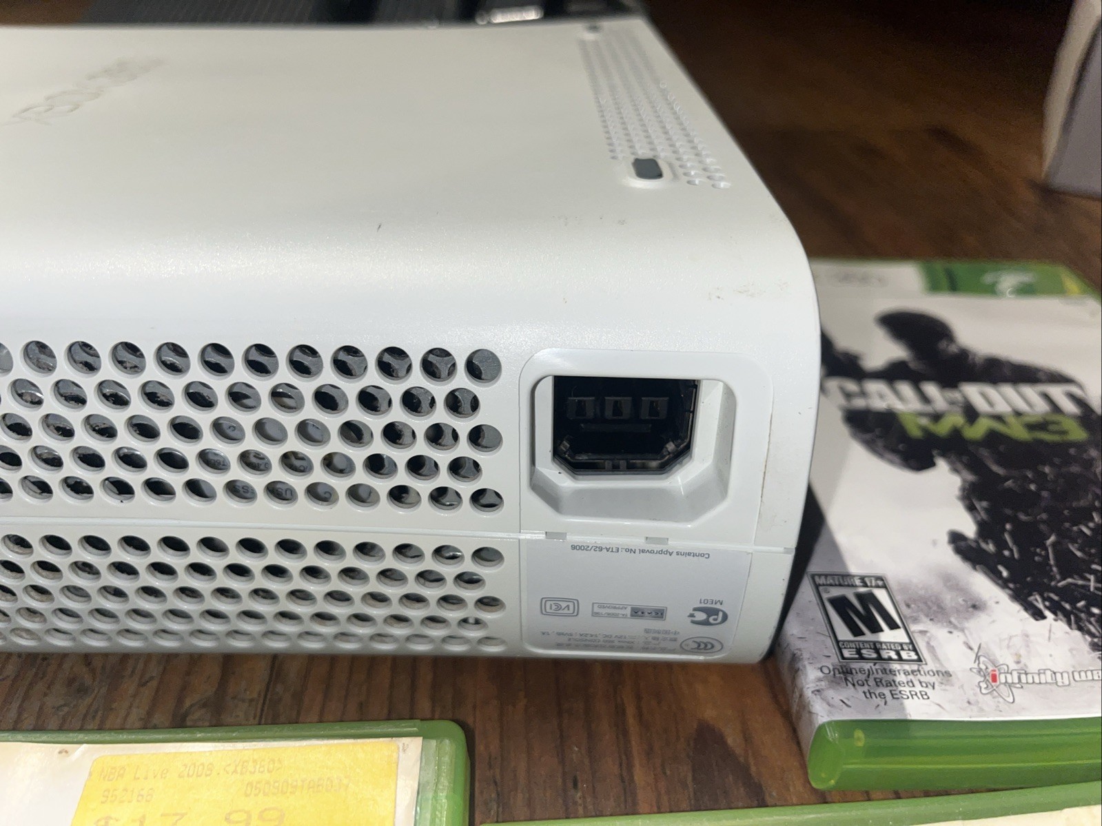 Xbox 360 60gb White Console bundle w/ games & Cords