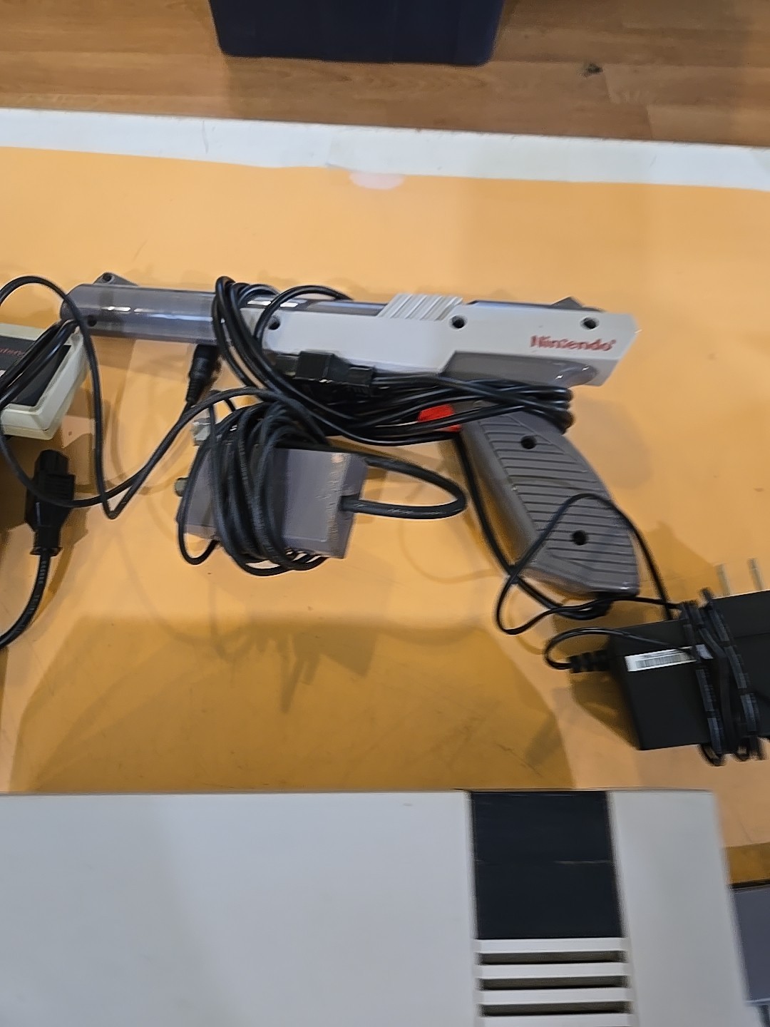 Original Nintendo NES Console Gray, 3 Controllers, Zapper, Cables, Tested Works