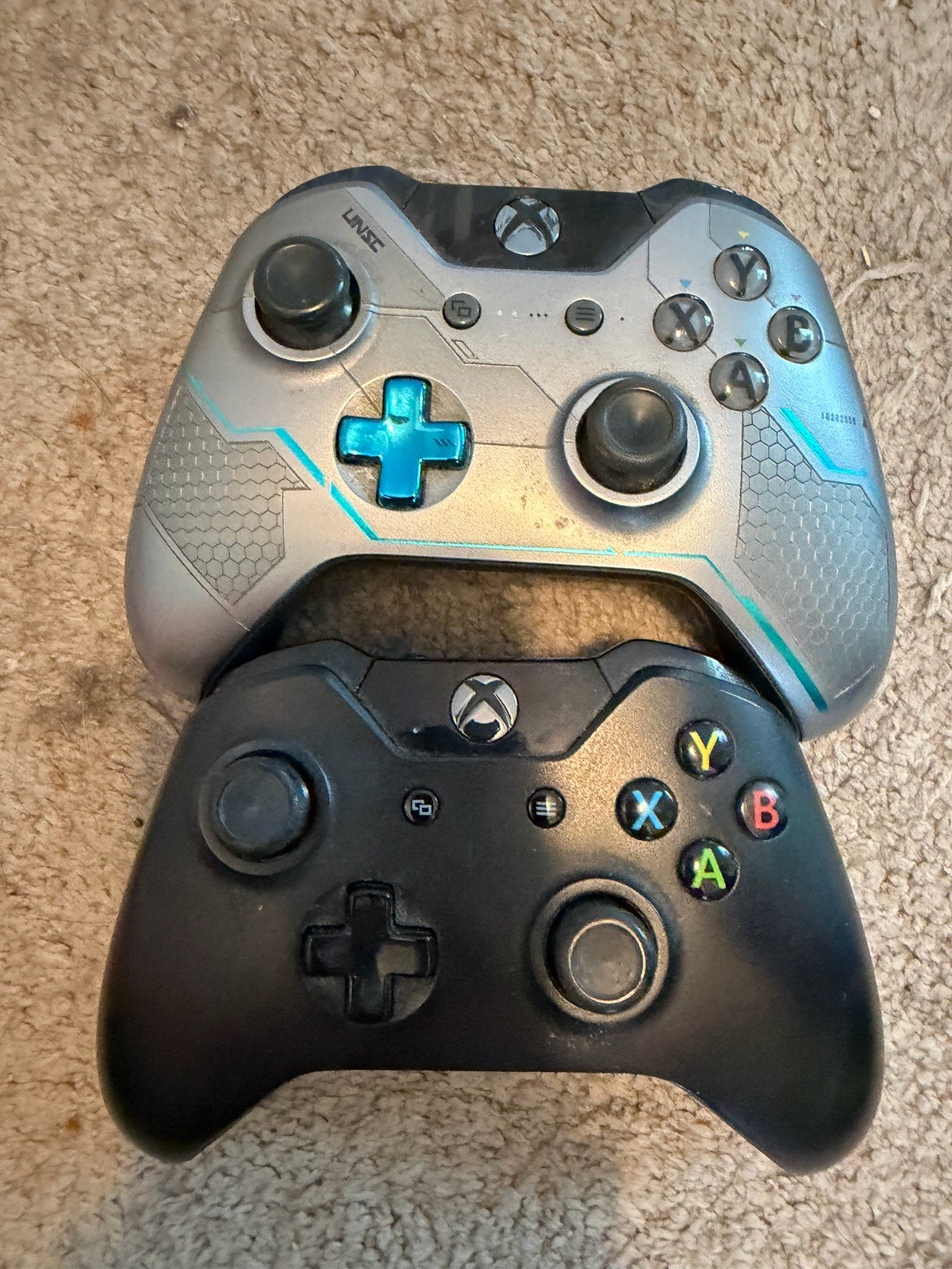 Xbox One UNSC 1540 Halo Edition,2 Wireless Controllers Cords ,Injustice 2,PARTS