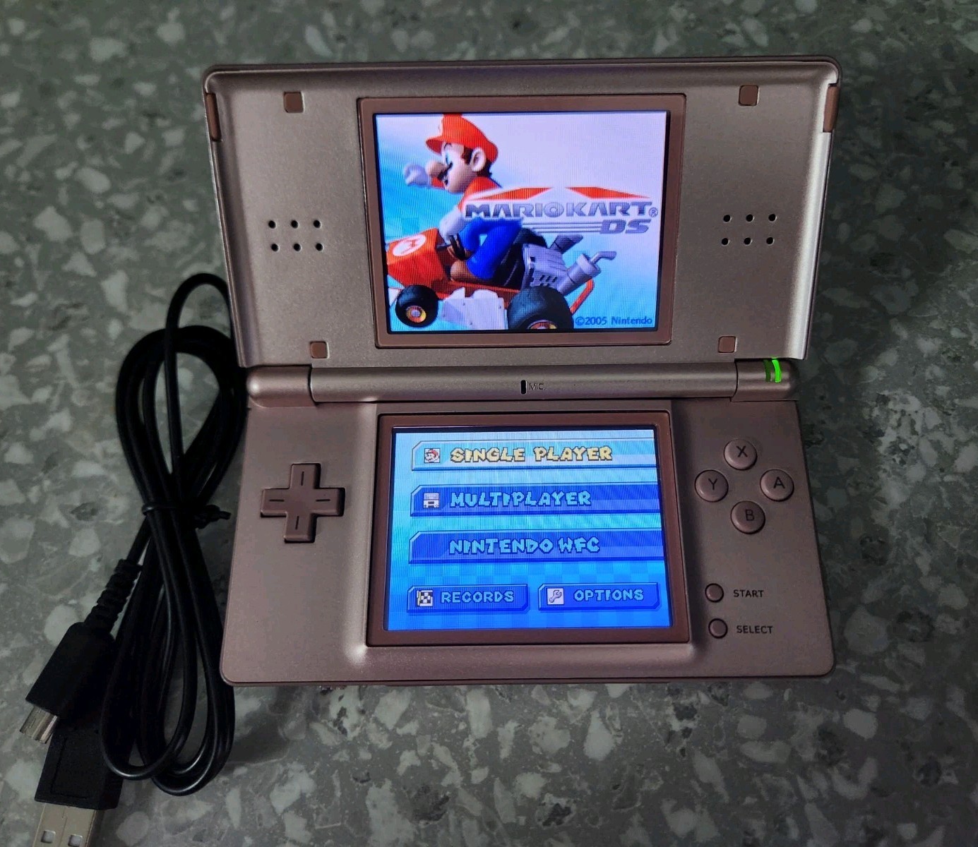 Nintendo DS Lite – Metallic Rose Nintendogs Edition 1