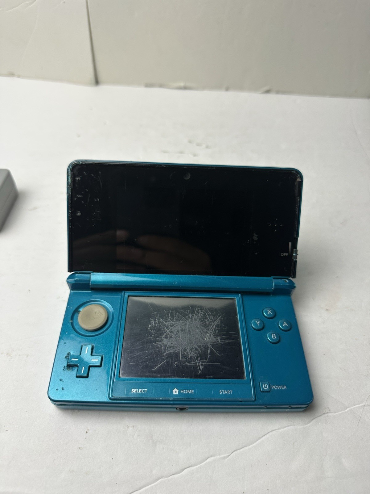 Nintendo 3DS Handheld Console – Aqua Blue (Teal) BUNDLE Cosmetic Wear Read