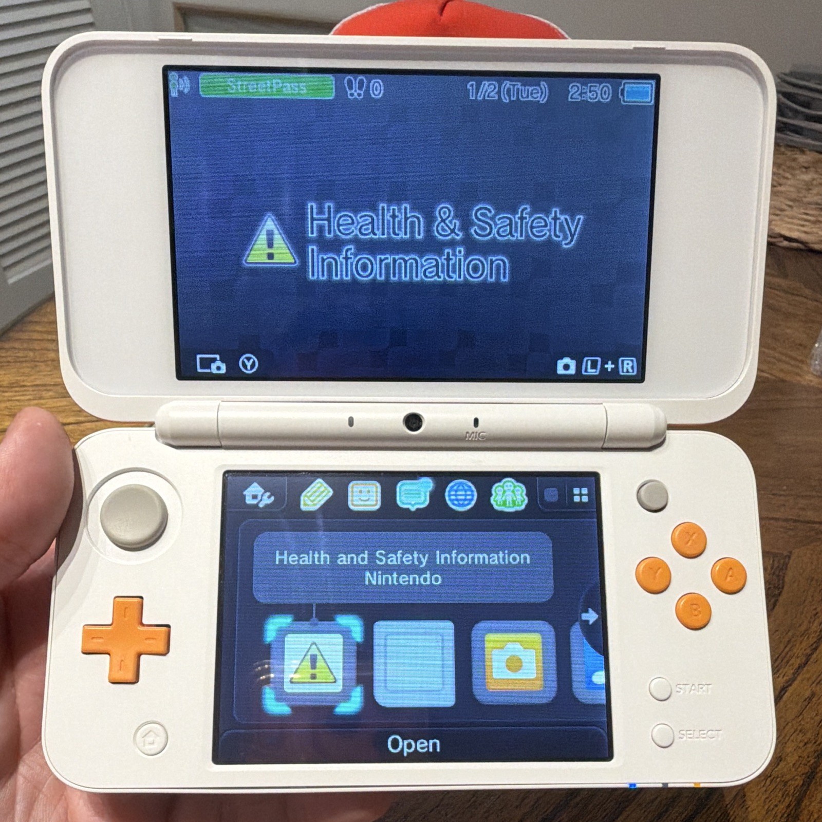 Nintendo 2DS XL White/Orange – Region Free w/ Charger +128GB Micro SD – Tested