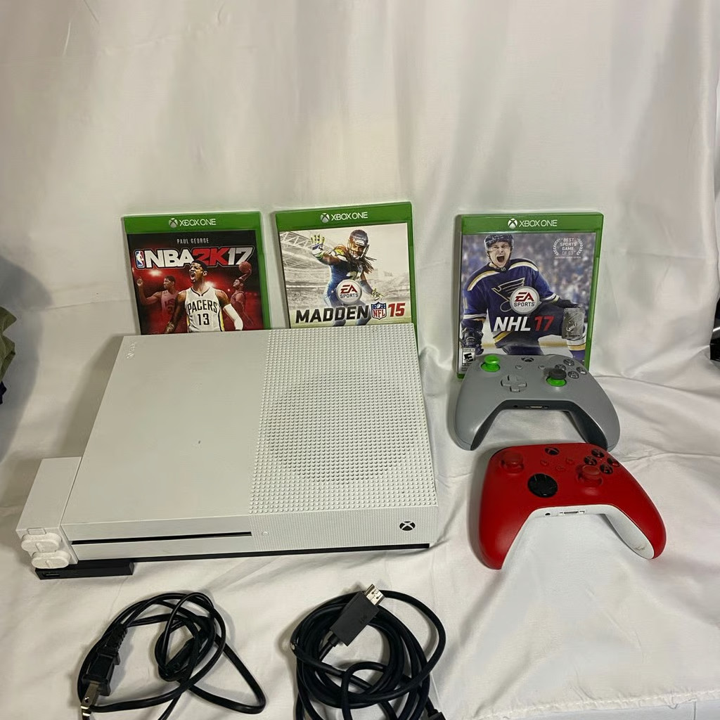 Xbox One S White Bundle 750 GB – 2 Controllers 3 Games