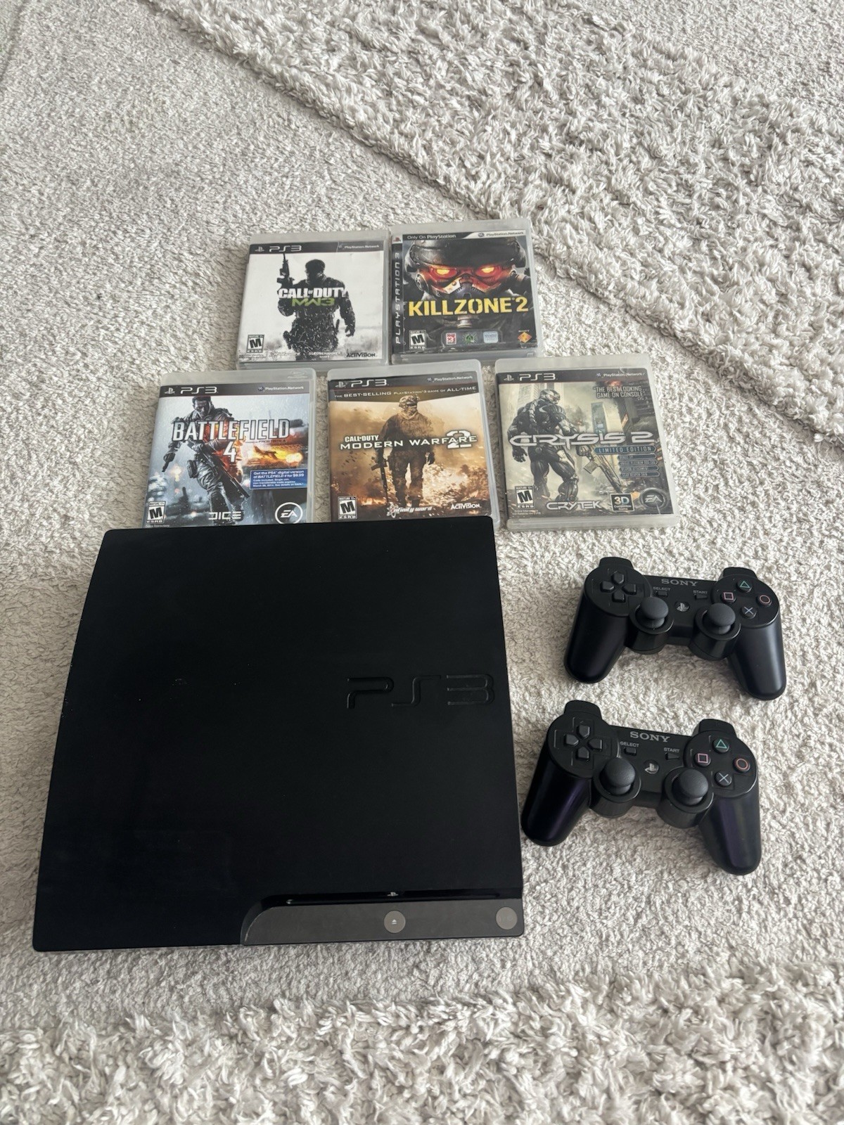 PlayStation 3 (PS3) Slim 120GB – 2 Original Sony Controllers + 5 Games