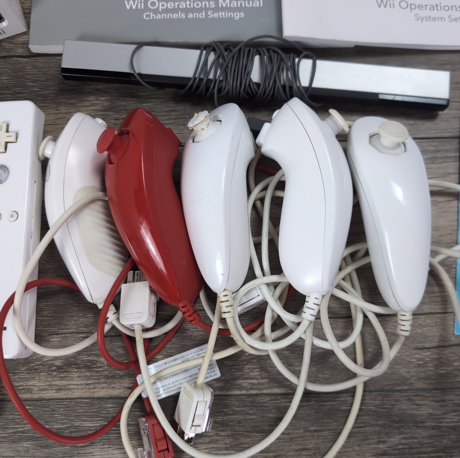 Nintendo Wii Console Bundle White RVL-001 USA Controllers And Manuals OEM Lot