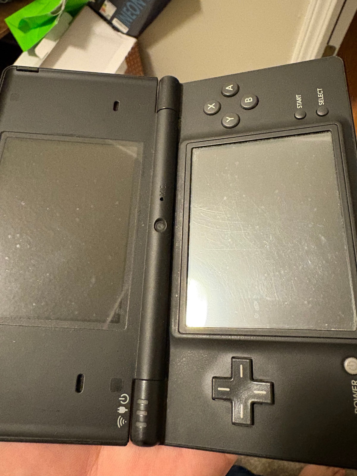 Nintendo DSi Handheld Console w/ OEM Charger (Color: Matte Black) TESTED