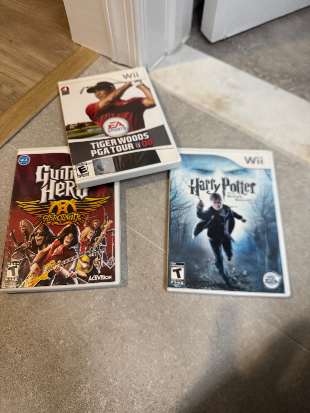Nintendo Wii Game Console + 2 Remotes, 3 games, 1 goldeneye controller,