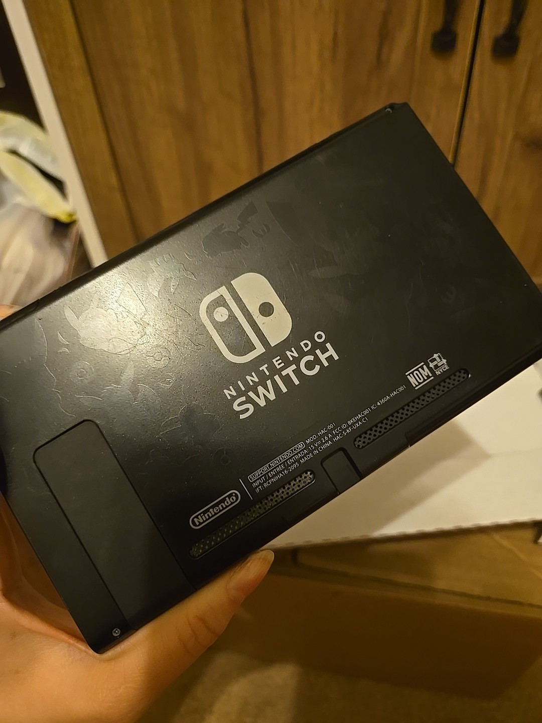 Nintendo Switch – Pokemon Let’s Go Eevee Edition Console w/Poke Ball Plus CIB