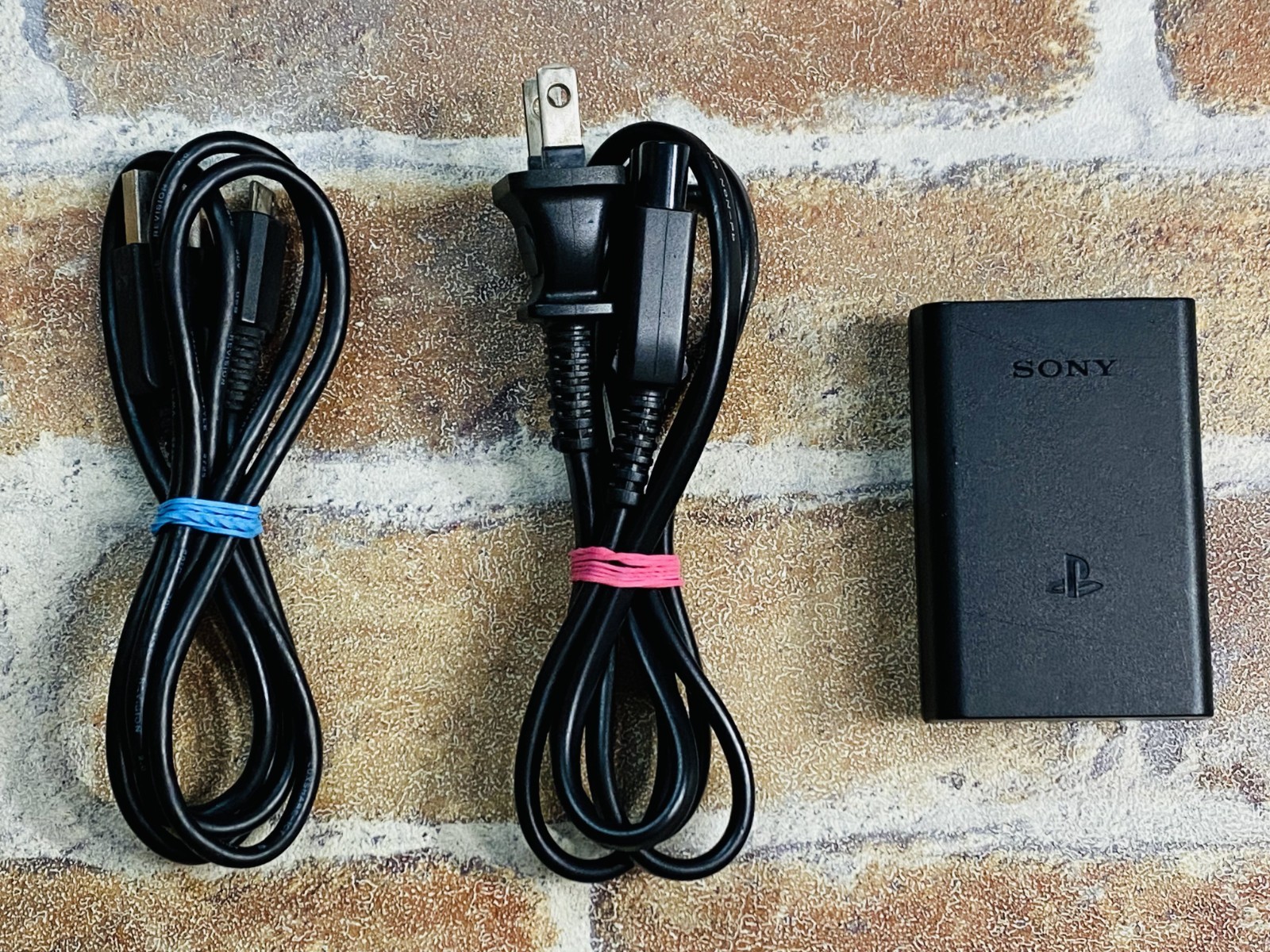 PS Vita PCH-2000 White ZA12 SONY PlayStation Japan Charger 16GB Pouch Tested DDP