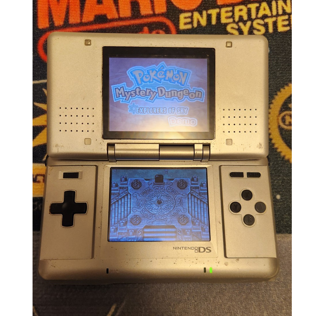 Nintendo DS Silver/Black Handheld System Dual Screen Headphone Jack Console