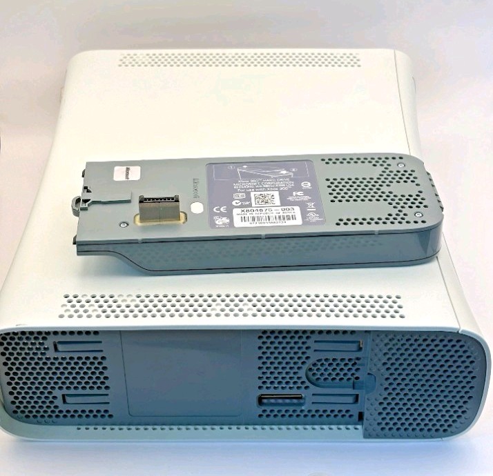 Microsoft Xbox 360 White Console, HDD, and the Simpsons hit and run game only