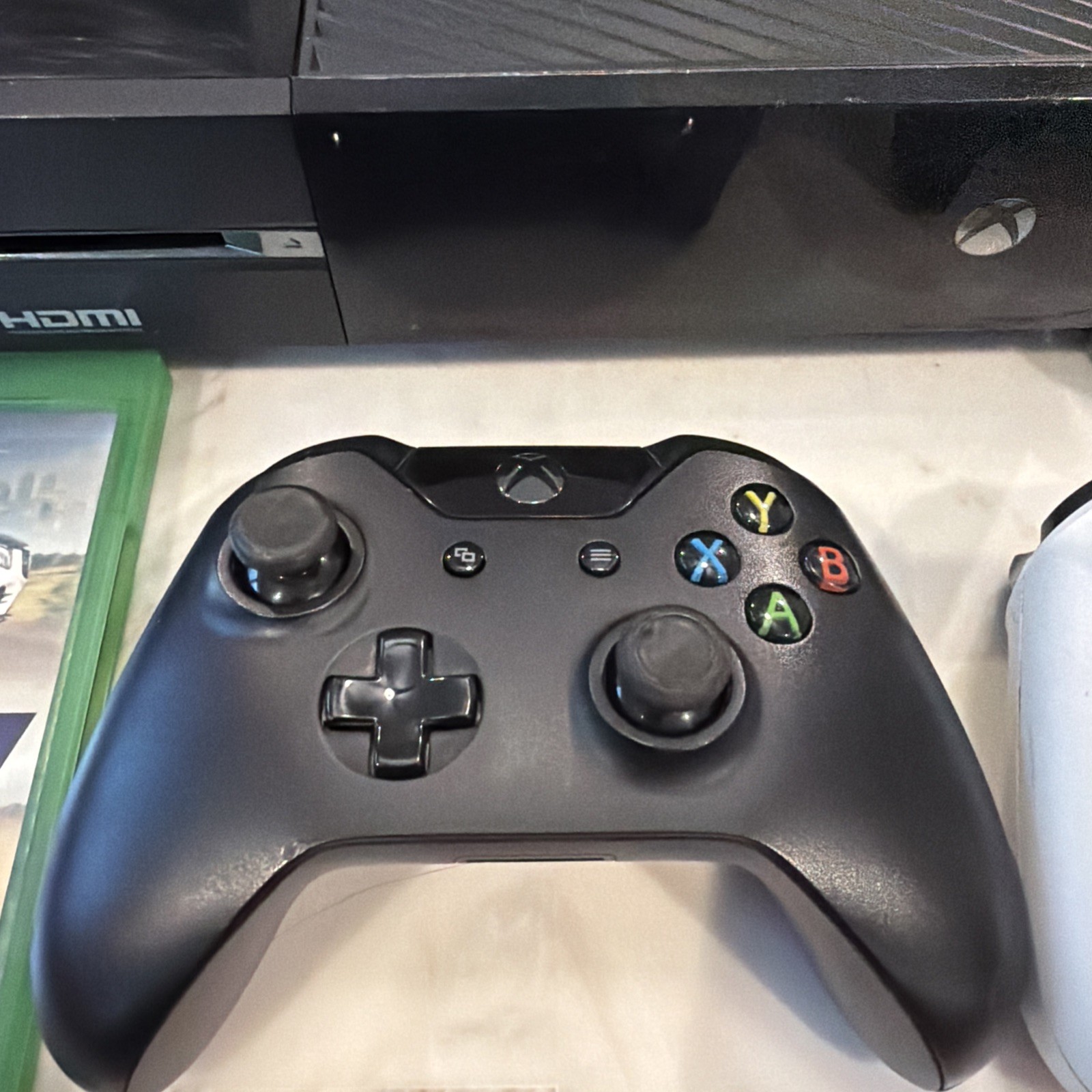 Microsoft Xbox One 500GB Console Black – 3 Controllers – COD Ghosts & Black Ops4