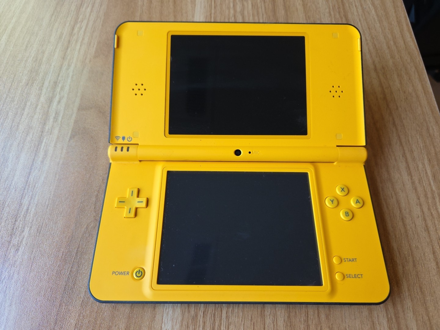 Nintendo DSi LL XL Yellow Console Japan W/charger US SELLER