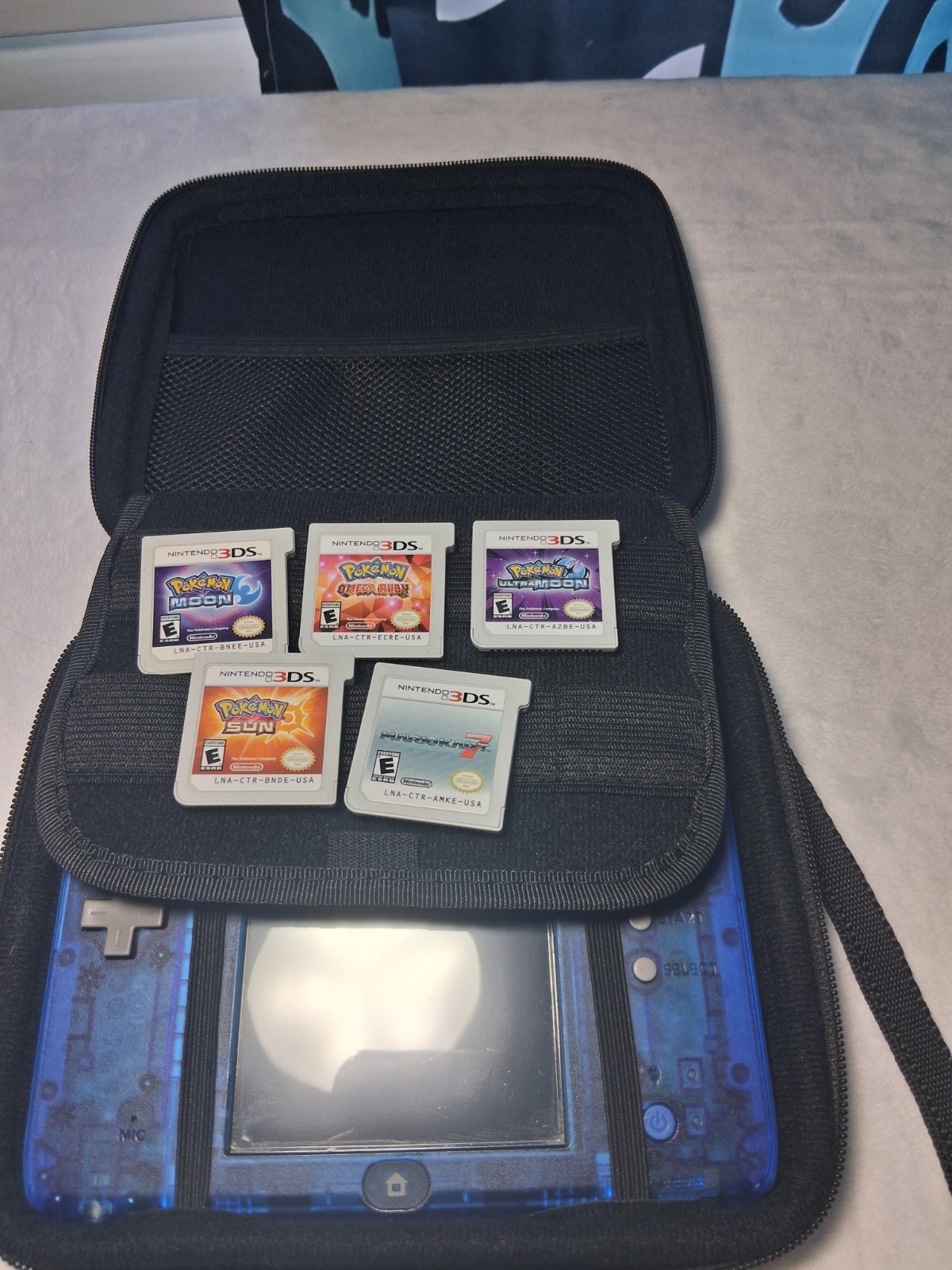 Nintendo 2DS Transparent Blue + 8 Games Limited edition Sapphire Handheld System