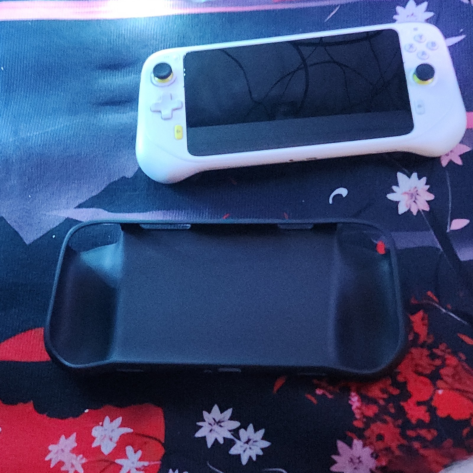 Logitech G CLOUD Handheld Gaming Console White Wi-Fi Internet Browsing