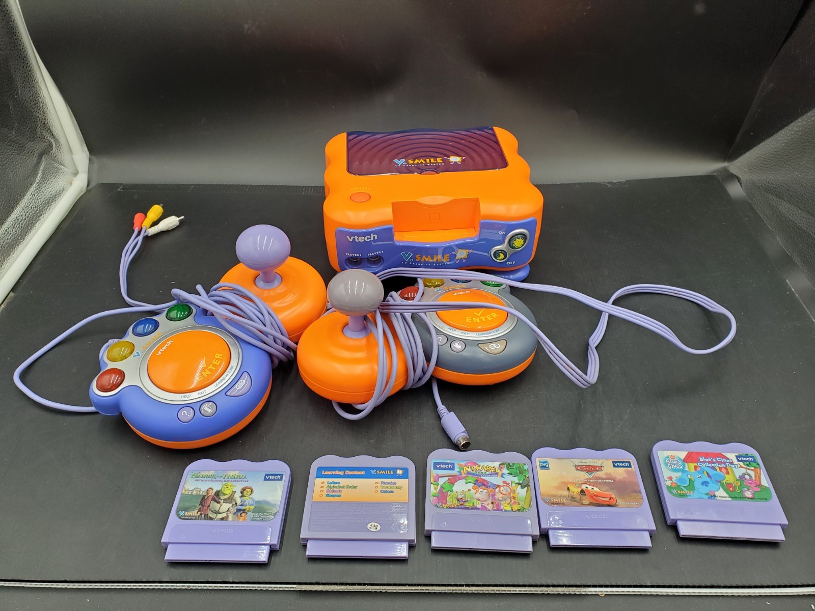 VTech V.Smile TV Learning System Console w/ 2 Joystick & 5 Games Powers up