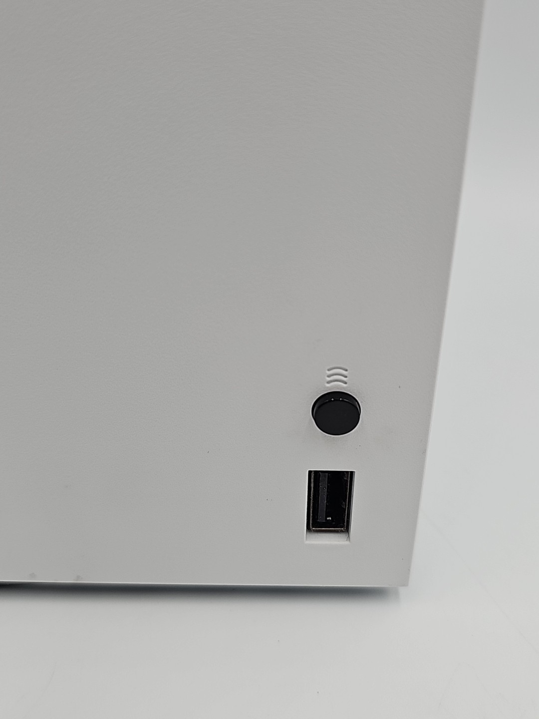 Microsoft Xbox Series X 1TB Digital Console 1882 – (2024) White Xbox Controller