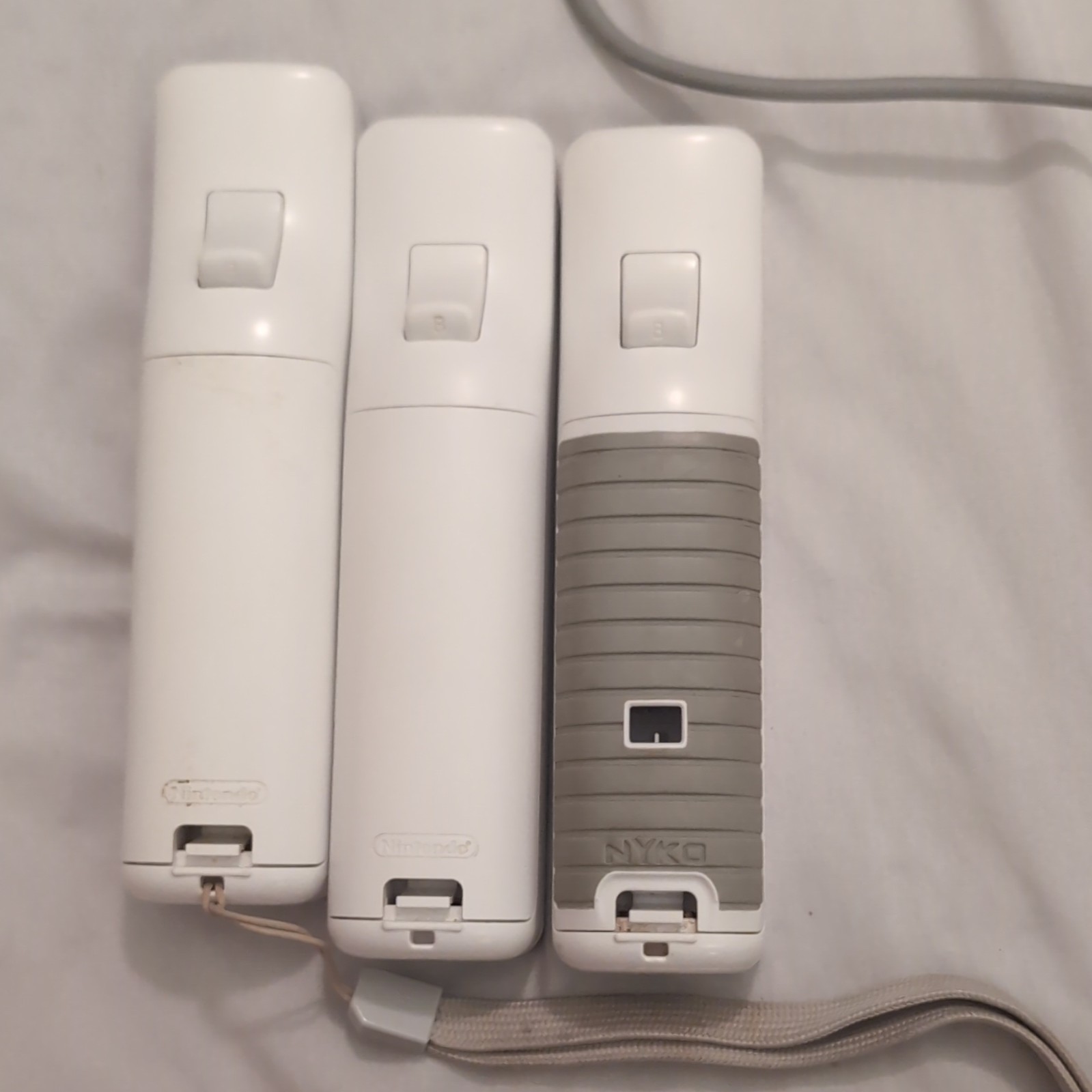 Nintendo Wii RVL-001 White Console Bundle w/ 3 Remotes, 3 Nunchuks, Sensor Bar
