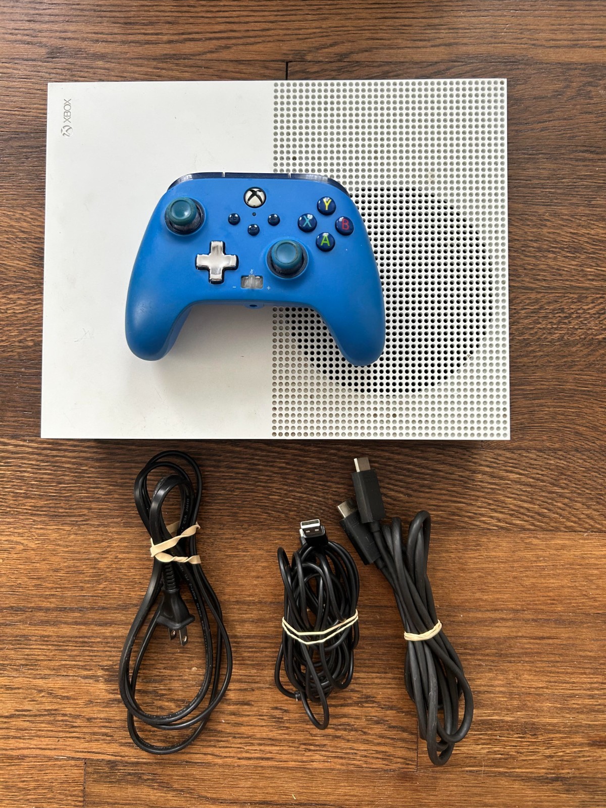 Xbox One S 1TB Console White {USED} {Owned for 5 months} {CONTROLLER/ALL CORDS}