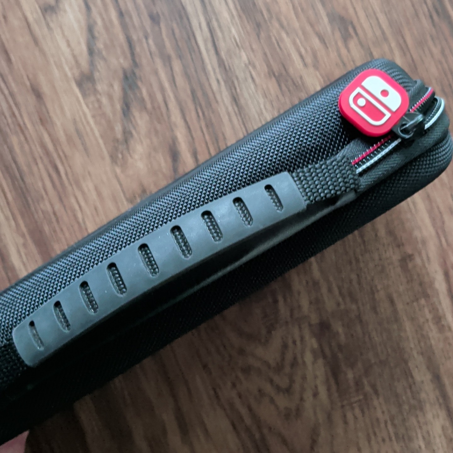 Nintendo Switch System 32GB HAC-001 w/ Deluxe Case & Ergonomic Joy-Cons See Desc