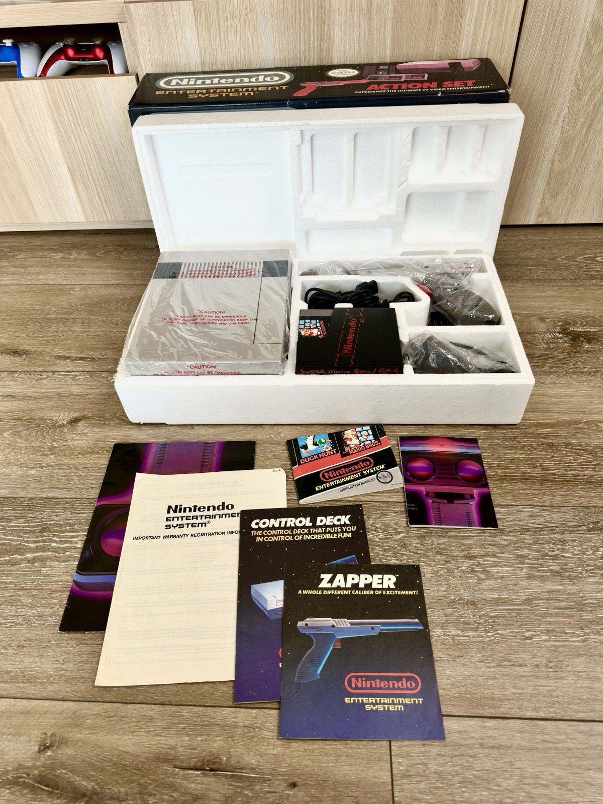 Nintendo NES Console Action Set – Complete CIB – Super Mario/Duck Hunt