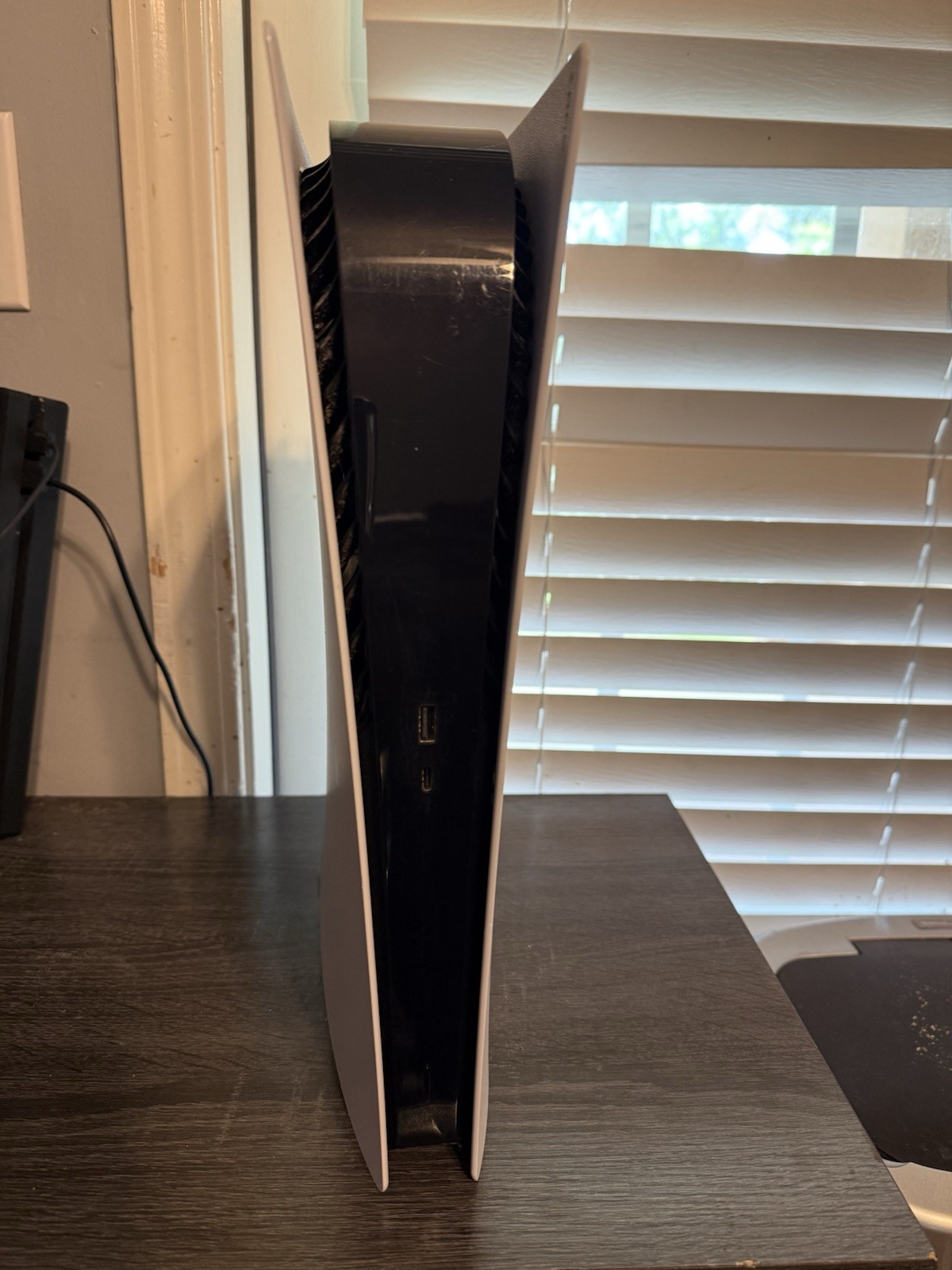Sony PlayStation 5 Digital Edition Console 825GB 4K UHD + edge controller