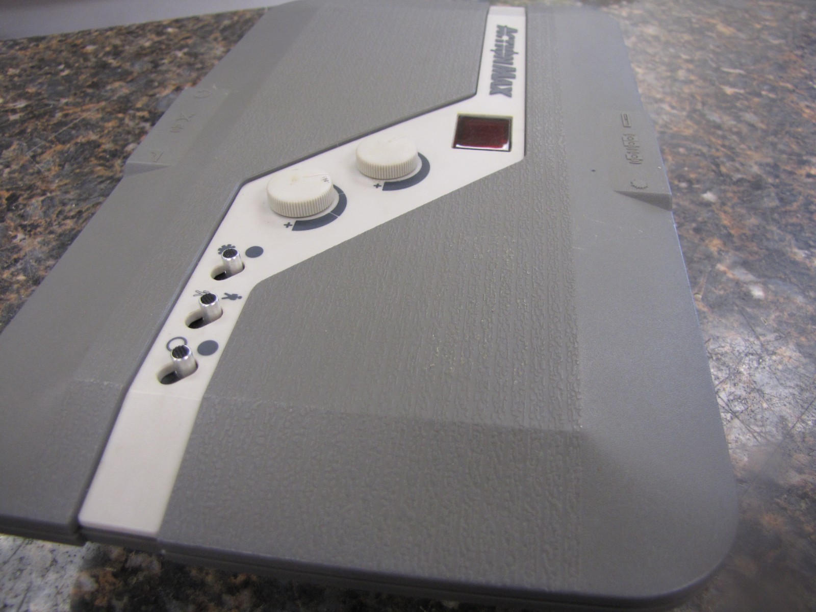 1987 Action Max Video Game System Console Model No. AM-1000 -Powers On- NB35