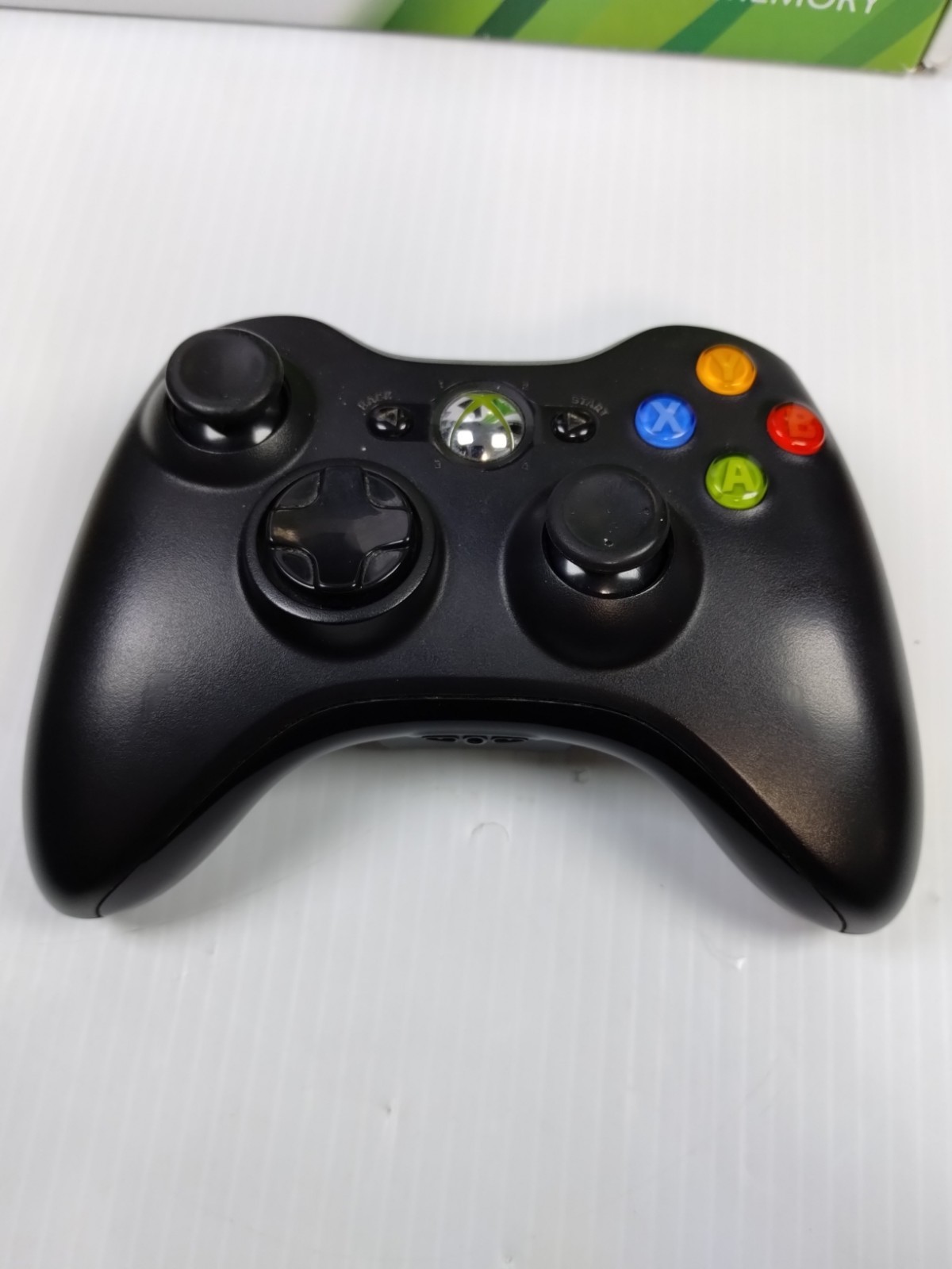Xbox 360 S 4GB Microsoft 1439 Video Game System in Box W 250g Hard Drive Works