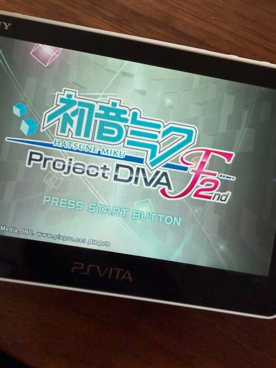 Excellent Sony PS Vita PCH-2000 Handheld Console – Glacier White