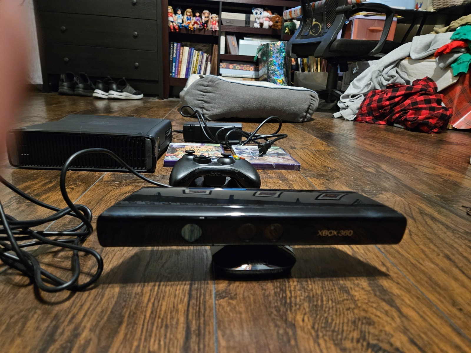 Microsoft Xbox 360 S Gaming Console and Kinect – Black 4GB