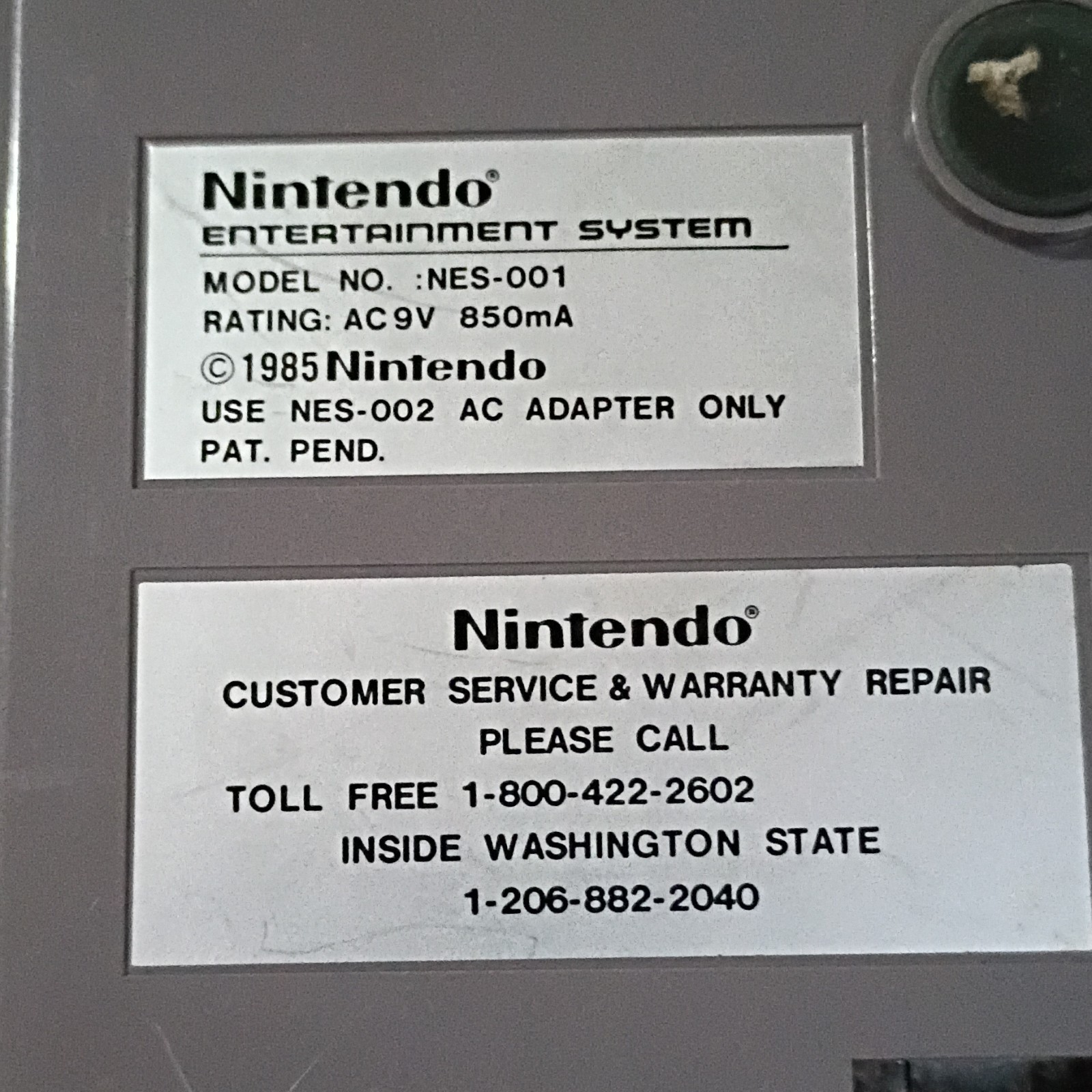 Nintendo NES-001 Entertainment System Console Bundle 2 Controllers Zapper Games
